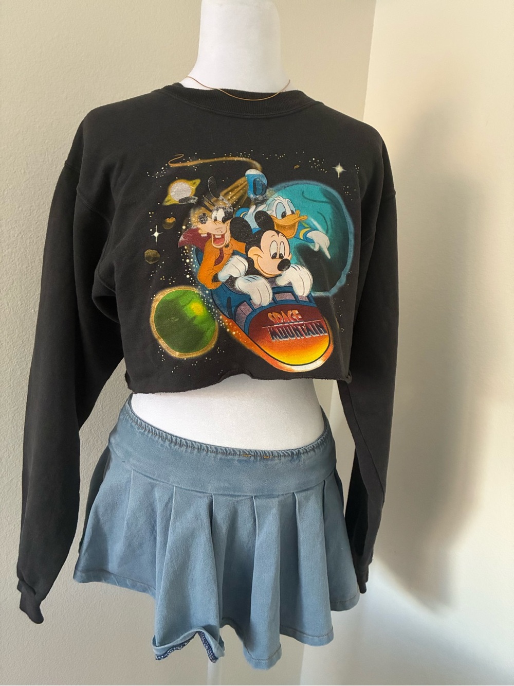 Vintage space mountain sweatshirt 🖤